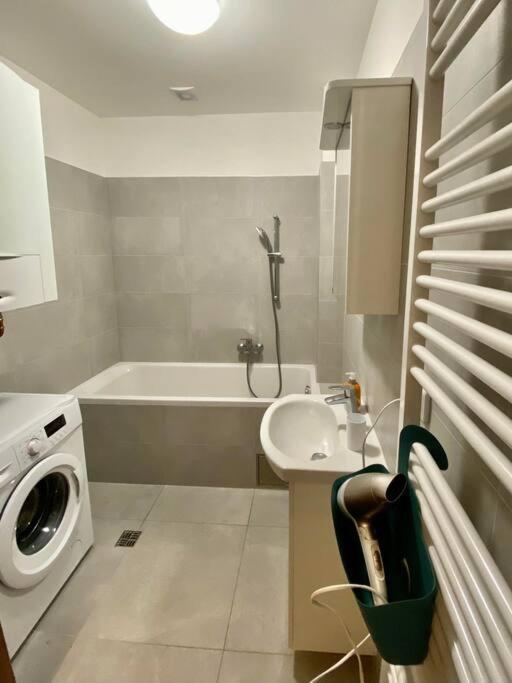 Spacious 2Br Apartment 6Min From Prague Castle! ภายนอก รูปภาพ